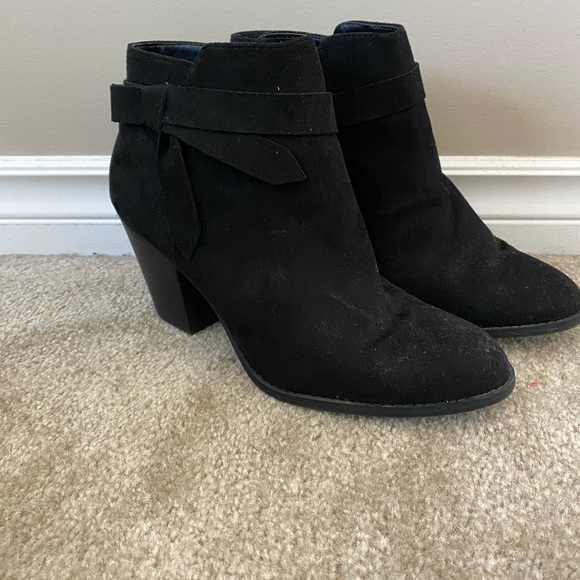 Size 8 black zipper up booties - Picture 1 of 3